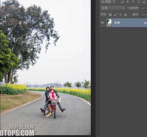 PS利用通道给春季泛白的外景图片加上蓝色天空